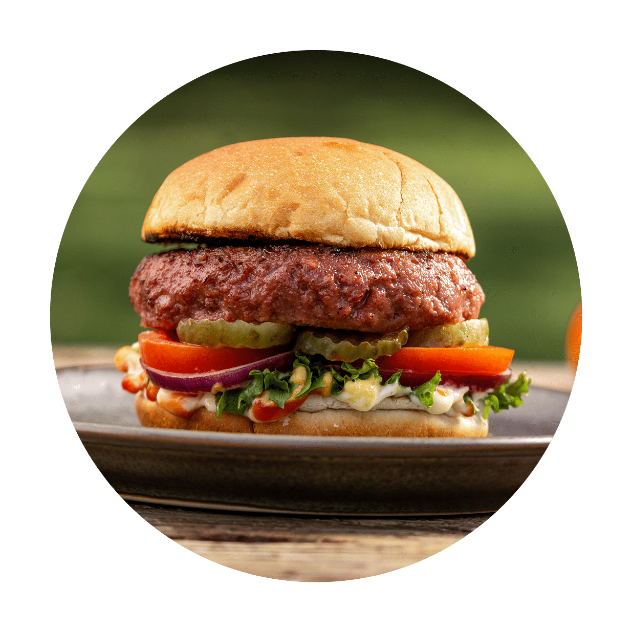 Gegrillte Redefine Flank Steak-Spieße mit Gemüse und Fladenbrot 