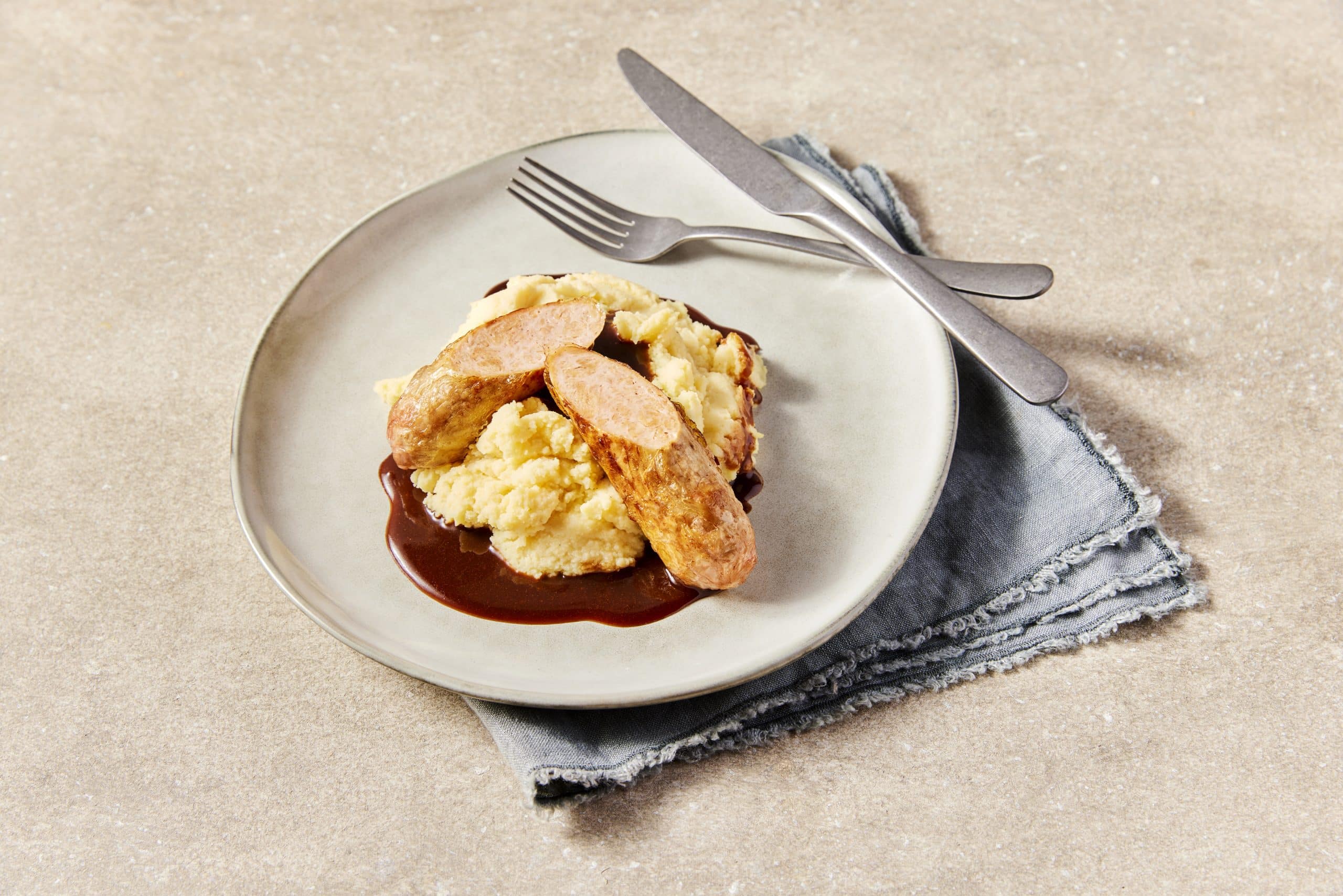 Bratwurst in rode wijnsaus