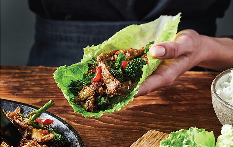 Lettuce leaves with pulled beef